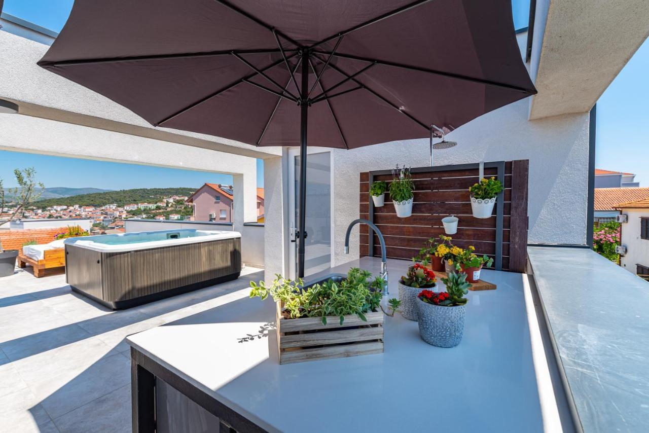 Rooftop Apartment *
